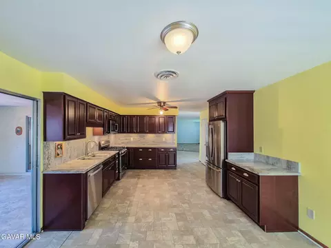 Kitchen - 2534 Ave R-3 E, Palmdale, CA 93550 photo 1 of 7