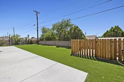 Exterior - 45423 Sancroft Ave, Lancaster, CA 93535 photo 12 of 13