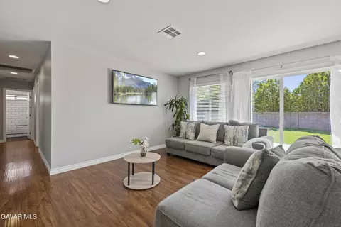 Entry Way - 45423 Sancroft Ave, Lancaster, CA 93535 photo 1 of 2