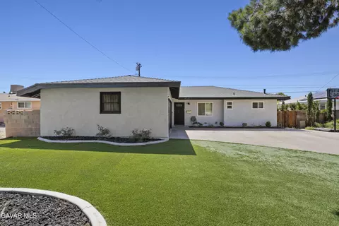 Exterior - 45423 Sancroft Ave, Lancaster, CA 93535 photo 2 of 13