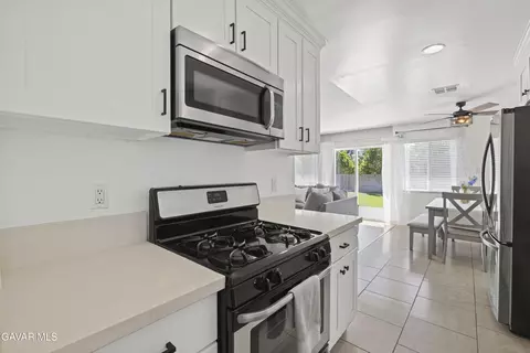 Kitchen - 45423 Sancroft Ave, Lancaster, CA 93535 photo 1 of 3