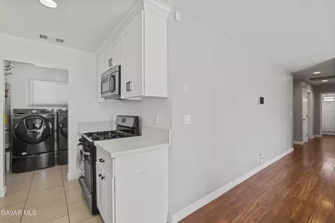 Entry Way - 45423 Sancroft Ave, Lancaster, CA 93535 photo 2 of 2