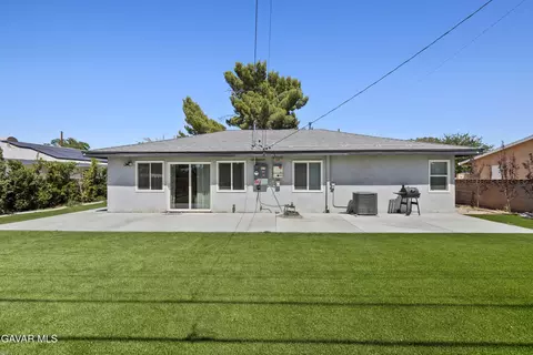 Exterior - 45423 Sancroft Ave, Lancaster, CA 93535 photo 8 of 13
