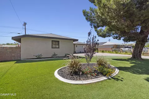 Exterior - 45423 Sancroft Ave, Lancaster, CA 93535 photo 11 of 13