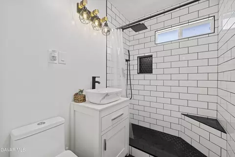 Bath - 45423 Sancroft Ave, Lancaster, CA 93535 photo 3 of 4