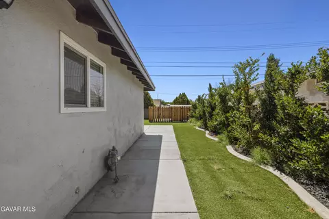 Exterior - 45423 Sancroft Ave, Lancaster, CA 93535 photo 6 of 13
