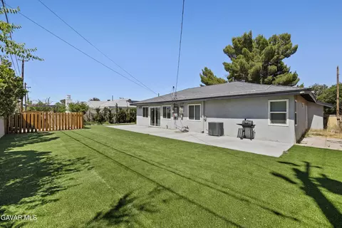 Exterior - 45423 Sancroft Ave, Lancaster, CA 93535 photo 10 of 13