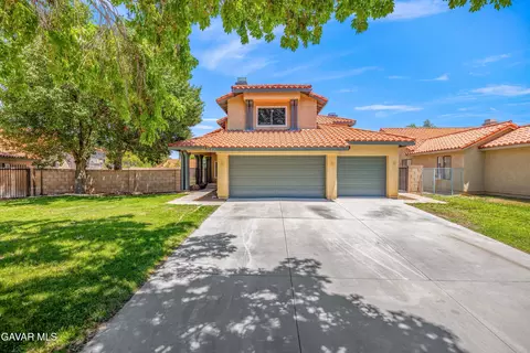 42656 Tempo Dr, Quartz Hill, CA 93536