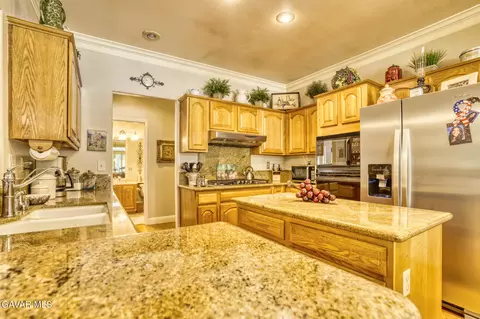 Kitchen - 42323 Round Hill Dr, Lancaster, CA 93536 photo 2 of 3