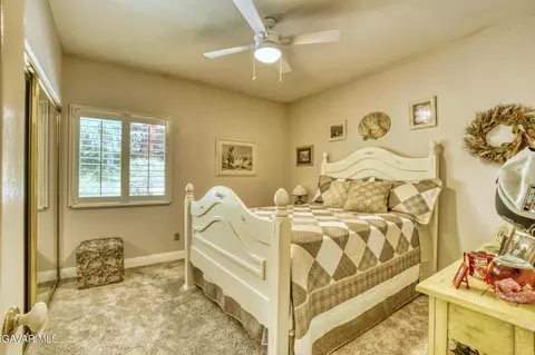 Bedroom - 42323 Round Hill Dr, Lancaster, CA 93536 photo 3 of 4