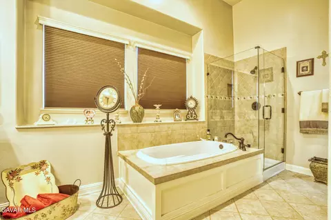 Bath - 42323 Round Hill Dr, Lancaster, CA 93536 photo 2 of 2