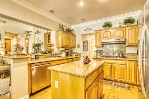 Kitchen - 42323 Round Hill Dr, Lancaster, CA 93536 photo 3 of 3