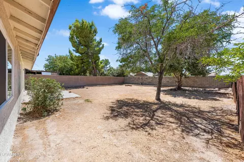 Exterior - 37317 53rd St E, Palmdale, CA 93552 photo 5 of 5
