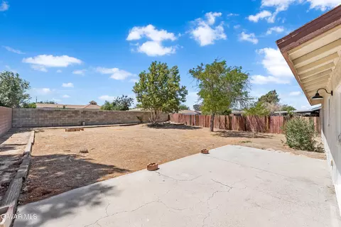 Exterior - 37317 53rd St E, Palmdale, CA 93552 photo 2 of 5