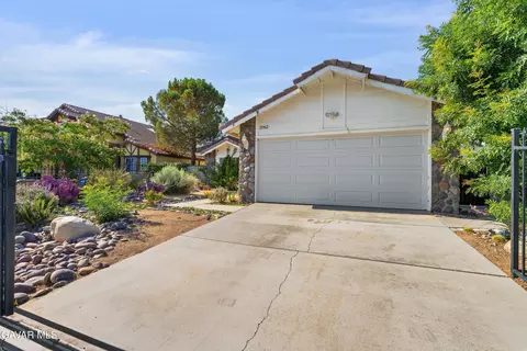 2062 Nugent St E, Lancaster, CA 93535 photo 2