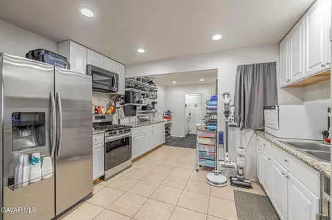 Kitchen - 4716 Avenue L10 W, Lancaster, CA 93536 photo 1 of 3