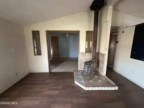 10239 12th St, Mojave, CA 93501 photo 2