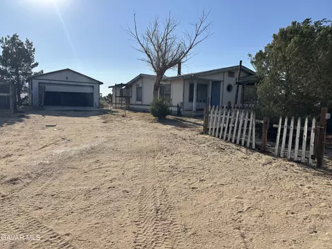 10239 12th St, Mojave, CA 93501