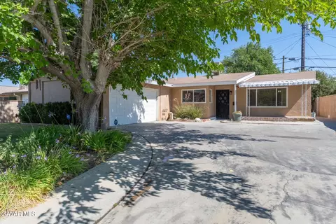 1027 Ave J-8 W, Lancaster, CA 93534