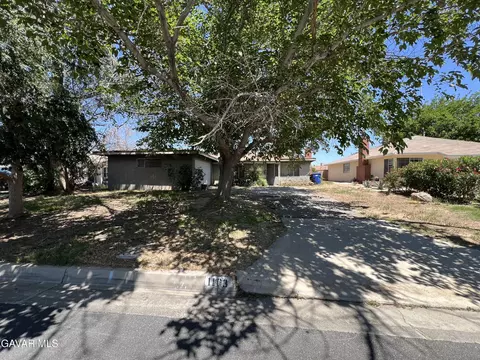 1103 W West Avenue J10, Lancaster, CA 93534
