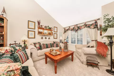 20055 Oakside Ct, Santa Clarita, CA 91390 photo 9