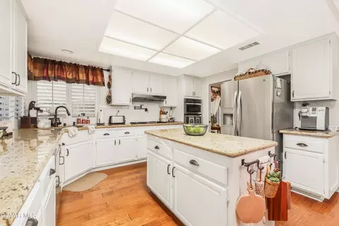 20055 Oakside Ct, Santa Clarita, CA 91390 photo 16