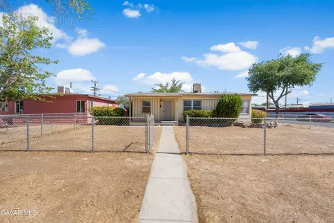 1303 Ivesbrook St W, Lancaster, CA 93534