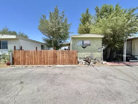 470 20th St W #14, Rosamond, CA 93560