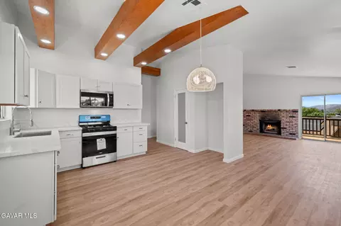 42821 Apollo Pl, Lake Hughes, CA 93532