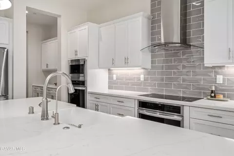 Kitchen - 39243 Stallion Dr, Palmdale, CA 93551 photo 3 of 6