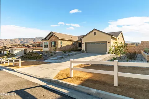 Exterior - 39243 Stallion Dr, Palmdale, CA 93551 photo 3 of 11