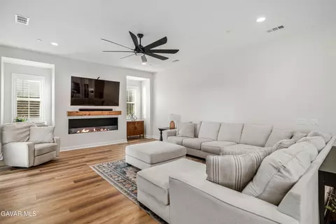Living - 39243 Stallion Dr, Palmdale, CA 93551 photo 2 of 2