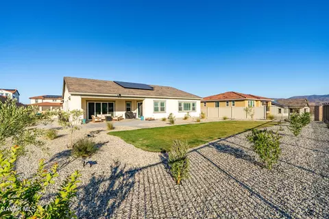 Exterior - 39243 Stallion Dr, Palmdale, CA 93551 photo 10 of 11