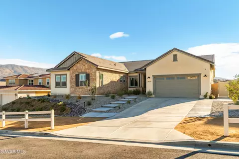 Exterior - 39243 Stallion Dr, Palmdale, CA 93551 photo 2 of 11