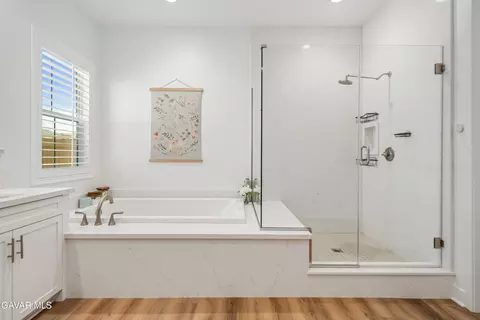 Bath - 39243 Stallion Dr, Palmdale, CA 93551 photo 3 of 5
