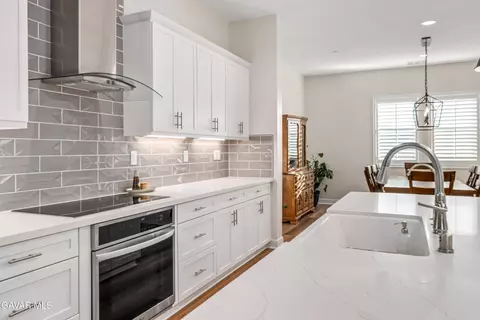 Kitchen - 39243 Stallion Dr, Palmdale, CA 93551 photo 4 of 6
