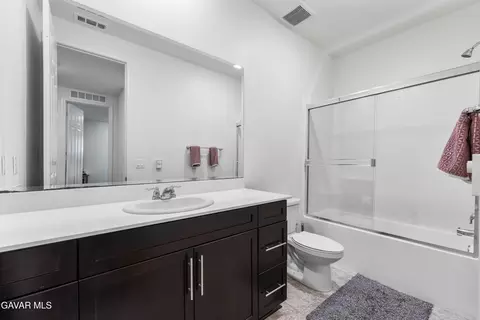 Bath - 2030 Donatello St E, Lancaster, CA 93535 photo 3 of 3