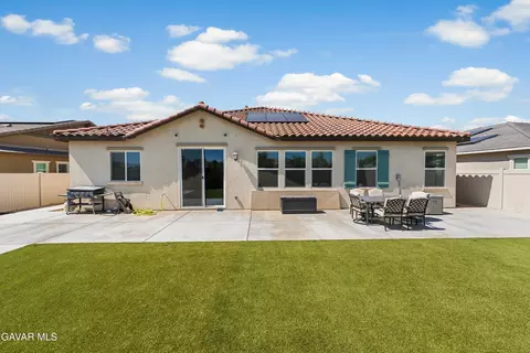 Exterior - 2030 Donatello St E, Lancaster, CA 93535 photo 5 of 8