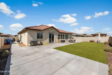 Exterior - 2030 Donatello St E, Lancaster, CA 93535 photo 4 of 8