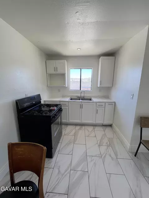 Kitchen - 41060 E 158th Street East St, Lancaster, CA 93535 photo 5 of 5
