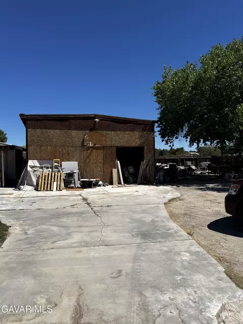 Exterior - 41060 E 158th Street East St, Lancaster, CA 93535 photo 6 of 8