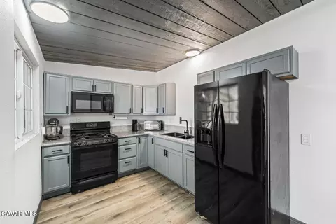 Kitchen - 24254 Chaparral Ave, Boron, CA 93516 photo 3 of 5