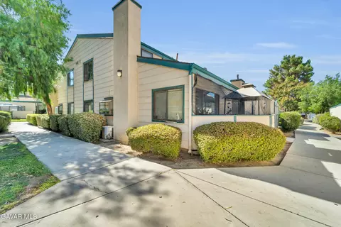 Exterior - 44550 15th St E UNIT 1, Lancaster, CA 93535 photo 2 of 4