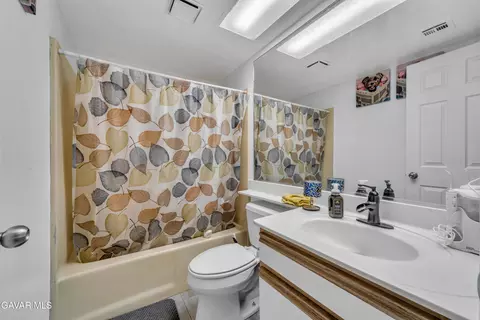 Bath - 44550 15th St E UNIT 1, Lancaster, CA 93535 photo 1 of 2