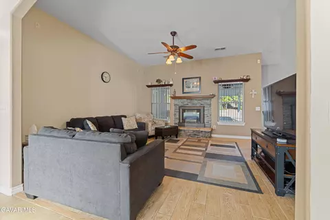 Living - 18050 Rawhide Ct, Tehachapi, CA 93561 photo 1 of 1