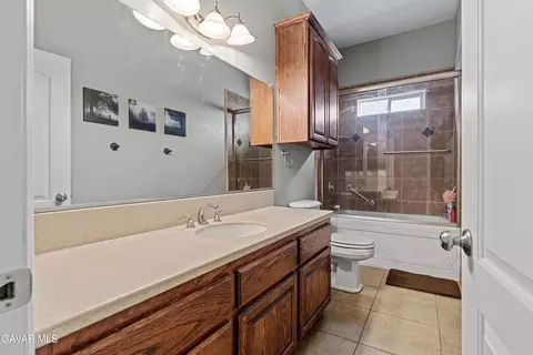 Bath - 18050 Rawhide Ct, Tehachapi, CA 93561 photo 2 of 2