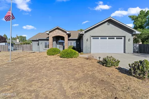 18050 Rawhide Ct, Tehachapi, CA 93561