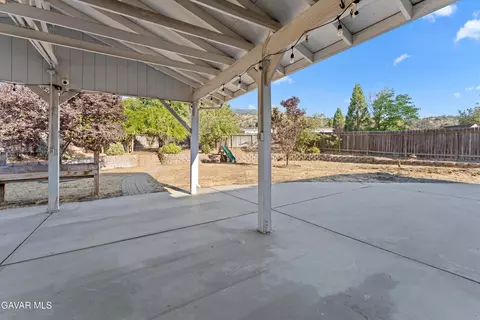 Exterior - 18050 Rawhide Ct, Tehachapi, CA 93561 photo 2 of 4