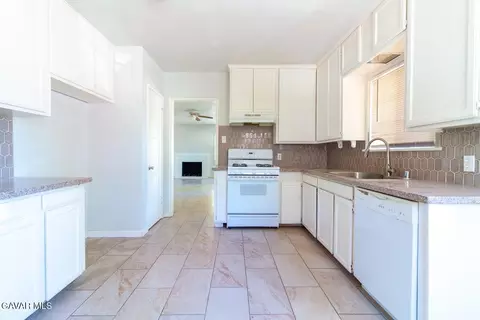 Kitchen - 44655 Fig Ave, Lancaster, CA 93534 photo 1 of 2