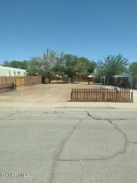 1320 Saint George Ave W, Ridgecrest, CA 93555